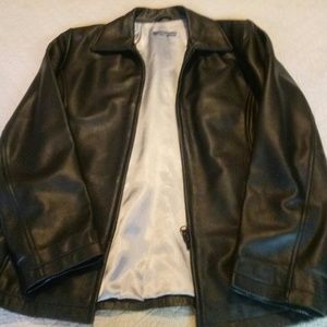 Hillard & Hanson Women's Size 8 Leather Jacket